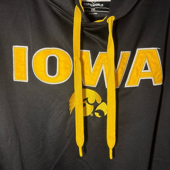 Top of the World Black and Gold Iowa Hawkeyes XXL Hoodie - Picture 3 of 8